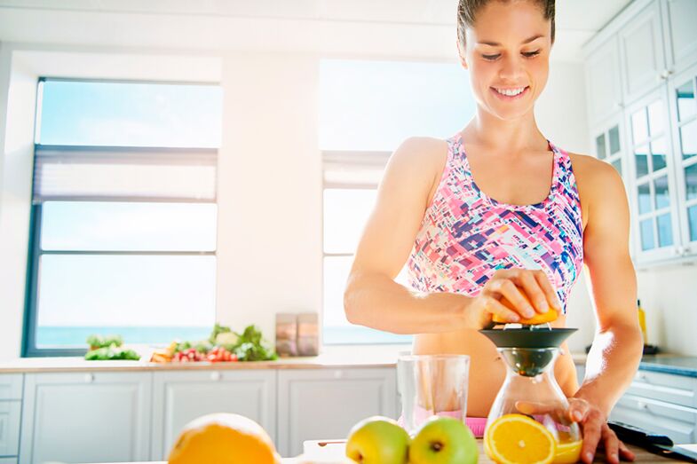 El jugo recién exprimido se puede consumir con una nutrición adecuada para bajar de peso.